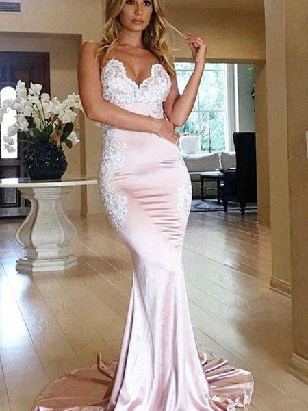 Trompete/Meerjungfrau-Linie Herzausschnitt Sweep/Pinsel zug Satin Ärmellos Rückenfrei Abendkleid mit Applikationen