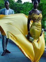 Trompete/Meerjungfrau-Linie Schulterfrei Sweep/Pinsel zug Satin Abiballkleid mit Applikationen