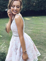 A-Linie/Princess-Linie V-Ausschnitt Tüll Ärmellos Kurze/Mini Cocktailkleid mit Applikationen