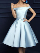 A-Linie/Princess-Linie Schulterfrei Satin Ärmellos Knie-Länge Kleid mit Schleifen