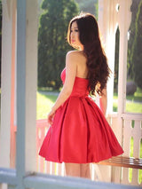 A-Linie/Princess-Linie Herzausschnitt Satin Ärmellos Kurze/Mini Cocktailkleid mit Rüschen